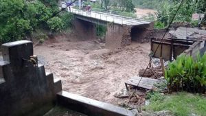 मुग्लिन–नौबिसे सडकखण्डमा साना–ठूला २०० भन्दा बढी पहिरो, राजमार्ग खुल्न २ दिन लाग्ने