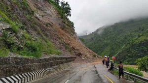 पृथ्वीराजमार्गका २० ठाउँमा पहिरो