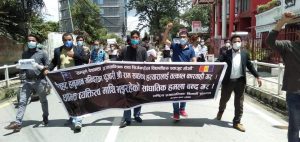पुजारी हत्याको विरोधमा प्रदर्शन गर्ने राप्रविसंका १२ विद्यार्थी प्रक्राउ