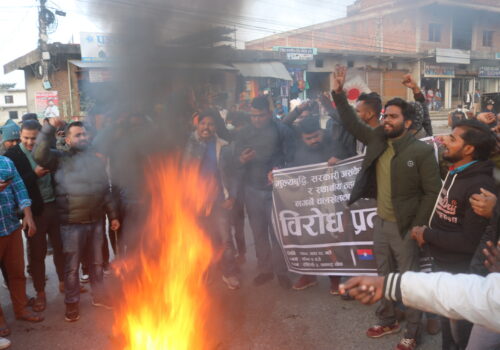 मूल्यवृद्धि र स्थानीय तहको निर्वाचन नगर्ने चलखेलविरुद्ध प्रदर्शन