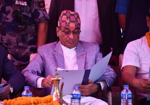 सरकार पूरा अवधि टिक्छ, फोन र भेटघाटले गठबन्धन तलमाथि हुँदैन् : गृहमन्त्री लेखक